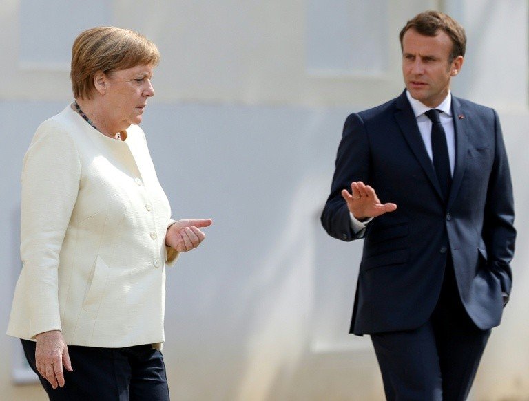 Merkel e Macron pedem acordo para reativar UE em julho Merkel e Macron pedem acordo para reativar UE em julho