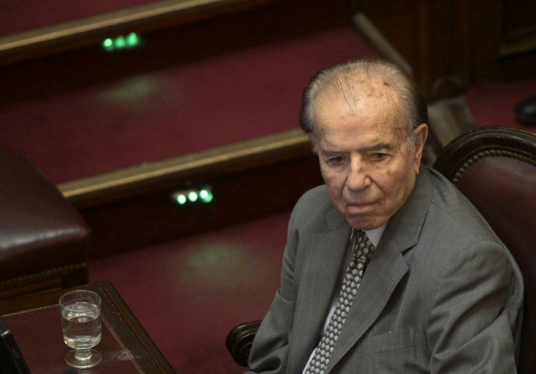 Ex-presidente argentino Menem tem alta médica após pneumonia Ex-presidente argentino Menem tem alta médica após pneumonia
