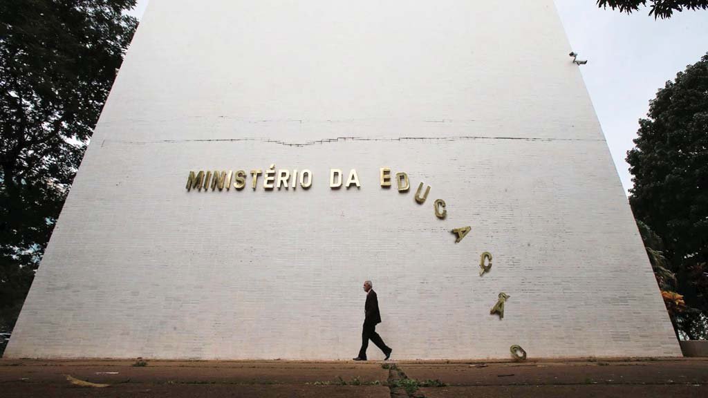 A balbúrdia na educação A balbúrdia na educação