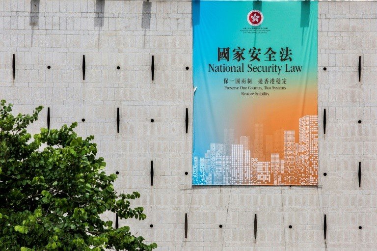 EUA cancela venda de armas a Hong Kong, após restrição de vistos por Pequim EUA cancela venda de armas a Hong Kong, após restrição de vistos por Pequim
