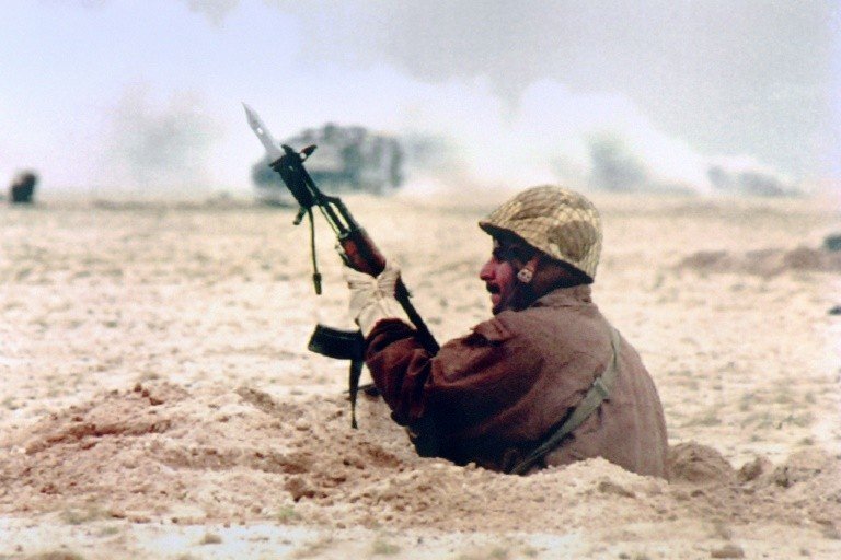 Há 30 anos, o Iraque invadia o Kuwait, dando início à Guerra do Golfo Há 30 anos, o Iraque invadia o Kuwait, dando início à Guerra do Golfo
