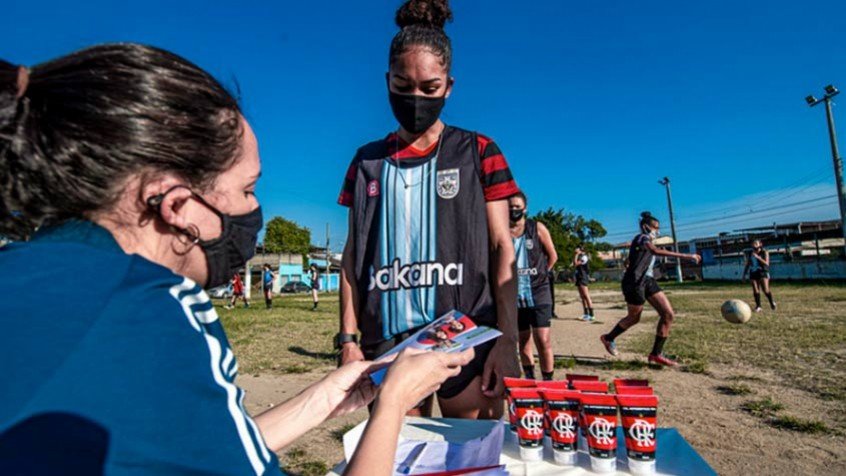 Campanha ‘Nação Solidária’ do Flamengo ajuda atletas do futebol feminino do Rio de Janeiro Campanha ‘Nação Solidária’ do Flamengo ajuda atletas do futebol feminino do Rio de Janeiro