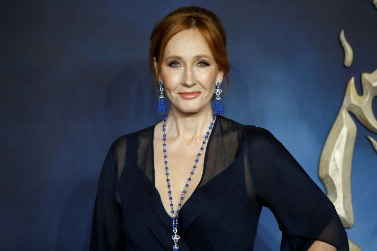 Acusada de transfobia, J.K. Rowling devolve um prêmio Acusada de transfobia, J.K. Rowling devolve um prêmio