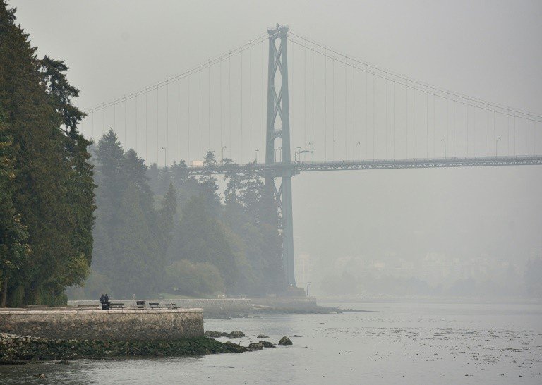 Vancouver sofre com densa fumaça proveniente dos incêndios florestais nos EUA Vancouver sofre com densa fumaça proveniente dos incêndios florestais nos EUA