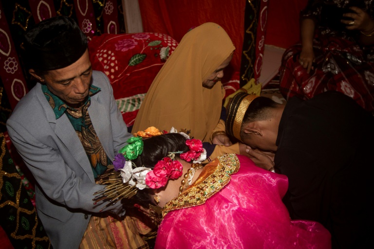 Desespero com a pandemia estimula casamento infantil na Ásia