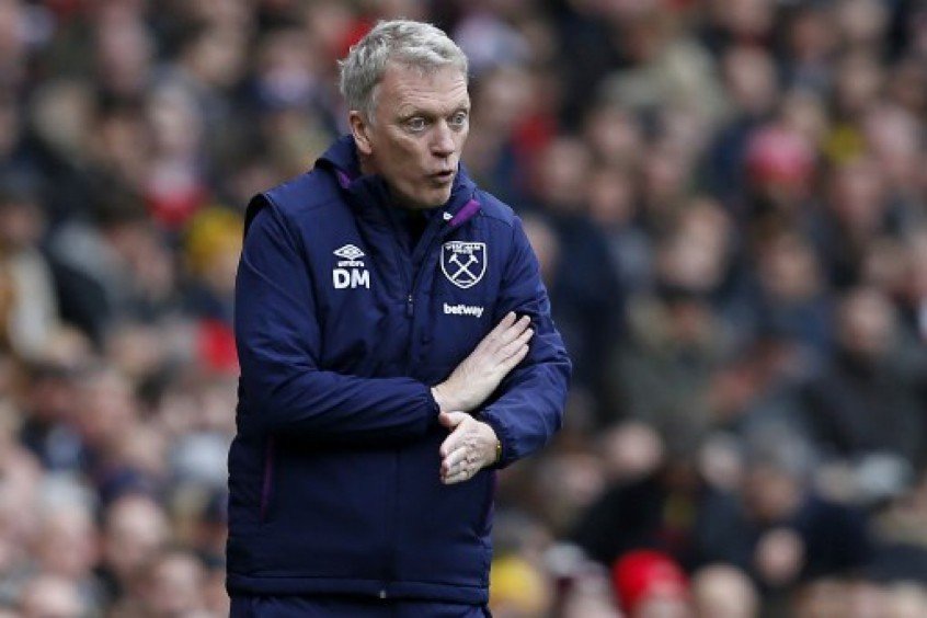 Técnico e dois atletas do West Ham testam positivo para Covid-19 e deixam estádio pouco antes de jogo Técnico e dois atletas do West Ham testam positivo para Covid-19 e deixam estádio pouco antes de jogo