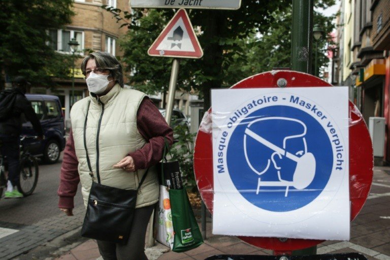 Bruxelas suspende obrigatoriedade do uso de máscara a partir de outubro Bruxelas suspende obrigatoriedade do uso de máscara a partir de outubro