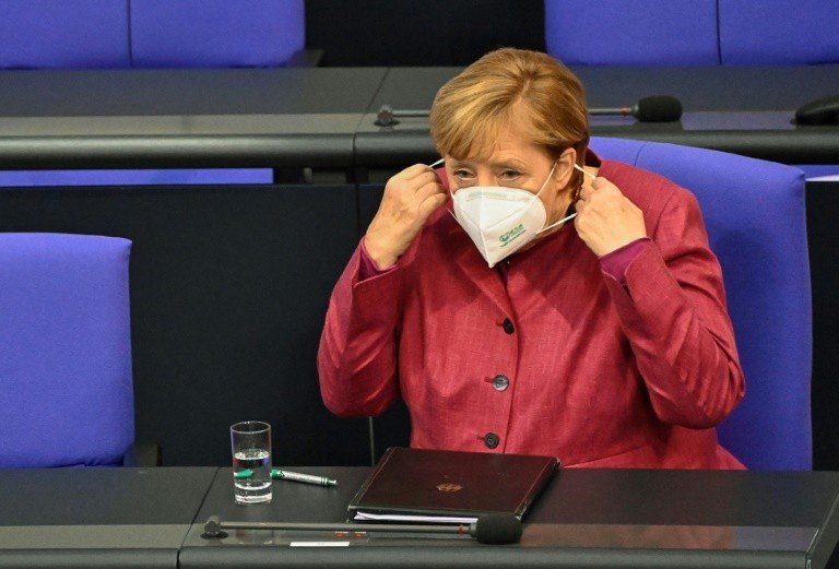 Merkel adverte contra “mentiras e desinformação” na luta contra o coronavírus Merkel adverte contra “mentiras e desinformação” na luta contra o coronavírus