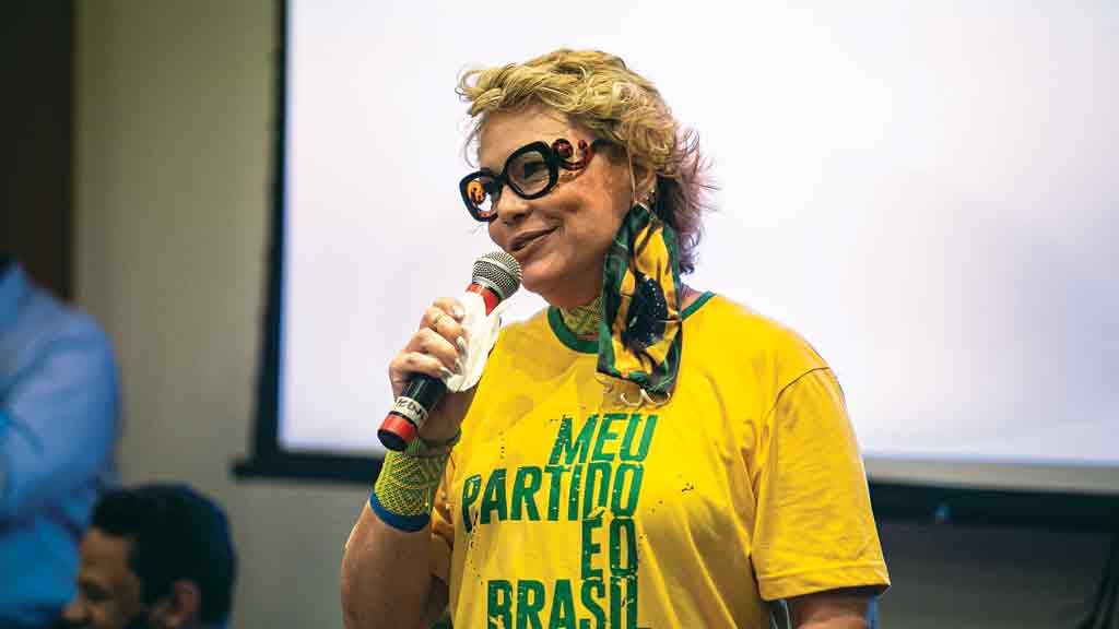 Ex-mulher de Bolsonaro não recebe nenhum voto dos filhos nas eleições Ex-mulher de Bolsonaro não recebe nenhum voto dos filhos nas eleições