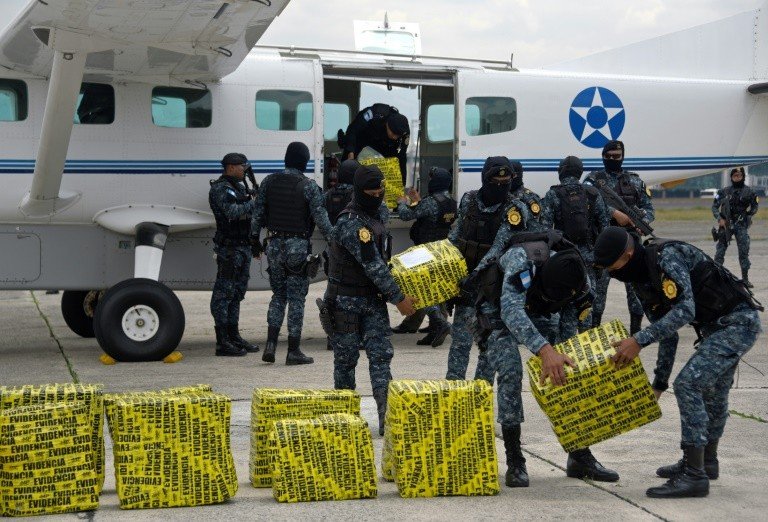 Encontrado avião que caiu com 750 quilos de cocaína na Guatemala Encontrado avião que caiu com 750 quilos de cocaína na Guatemala