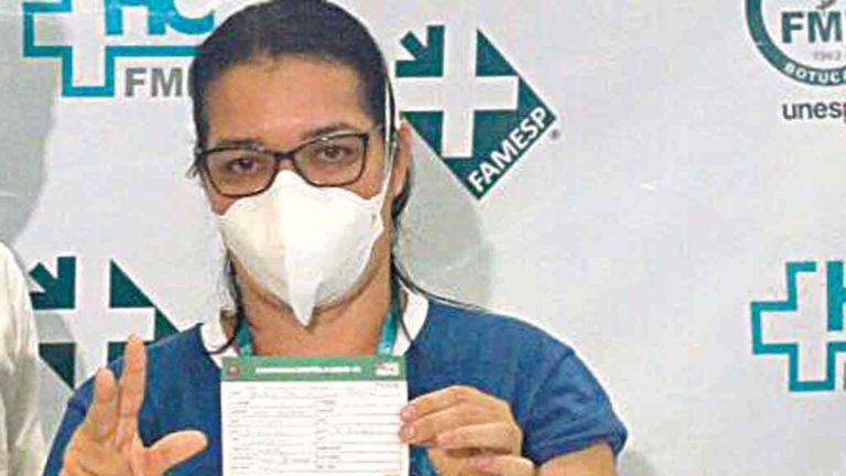 JASILENE ALMEIDA A técnica de enfermagem Jasilene foi a primeira imunizada no interior de São Paulo, em Botucatu. Ela recebeu a vacina na segunda-feira, 18, exatamente quatro meses após perder o marido, Josiel Paes de Almeida, para o coronavírus