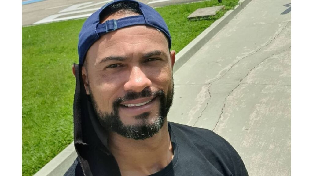 Ex vocalista do Jeito Moleque, Bruno