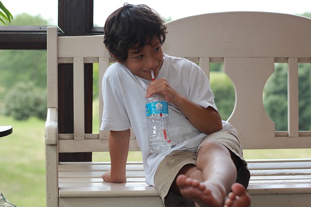 6 dicas para incentivar seu filho a beber água