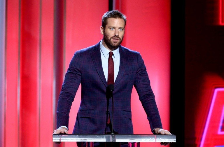 Acusado de estupro e canibalismo, Armie Hammer está namorando, diz revista Acusado de estupro e canibalismo, Armie Hammer está namorando, diz revista
