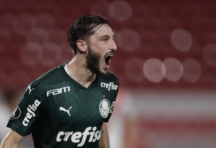 Aceitaria de volta? Comentarista diz que Viña irá deixar a Roma no final da temporada