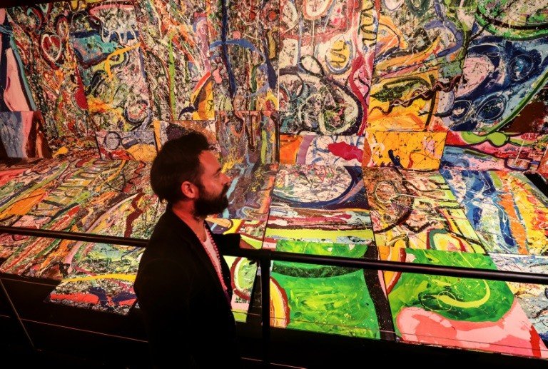 Maior pintura em tela do mundo é leiloada nos Emirados por US$ 62 ...
