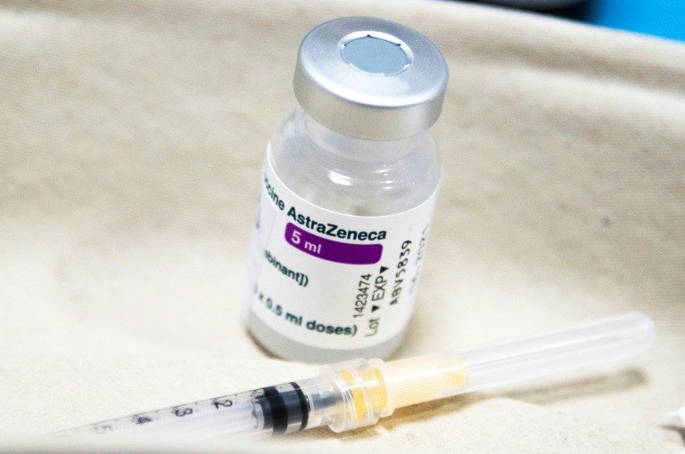 Canadá anuncia primeira morte de pessoa vacinada com AstraZeneca no país Canadá anuncia primeira morte de pessoa vacinada com AstraZeneca no país