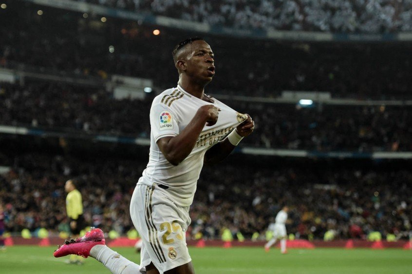 Jornalista da ESPN se rende à Vinícius Júnior e rebate críticos Jornalista da ESPN se rende à Vinícius Júnior e rebate críticos