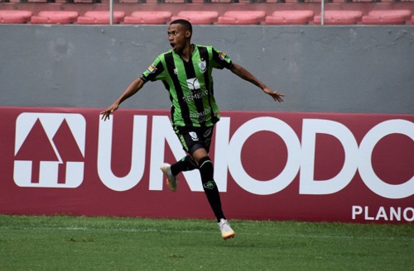 Palmeiras aumenta proposta por Ademir e ganha concorrentes na disputa pelo atacante Palmeiras aumenta proposta por Ademir e ganha concorrentes na disputa pelo atacante