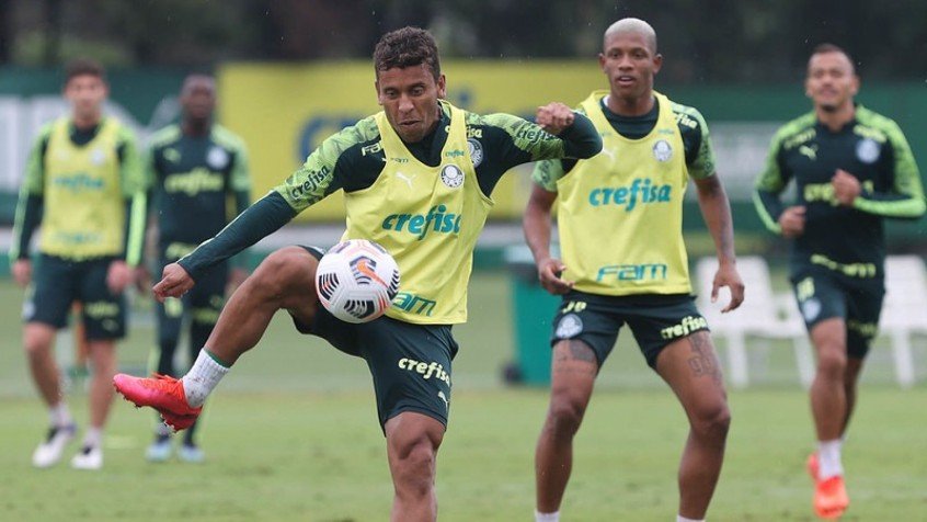 Com treino de bolas paradas, Palmeiras finaliza preparação para jogo de ida da Recopa Com treino de bolas paradas, Palmeiras finaliza preparação para jogo de ida da Recopa