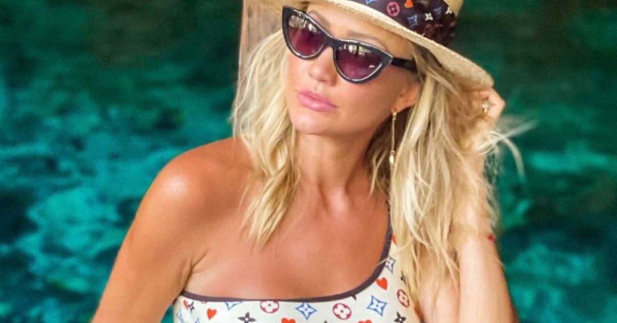 Ana Paula Siebert exibe maiô de R$ 4 mil em viagem ao México Ana Paula Siebert exibe maiô de R$ 4 mil em viagem ao México