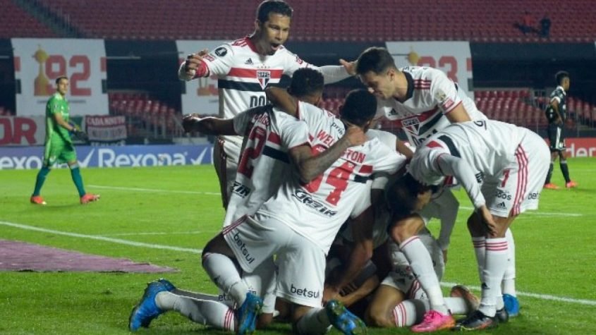 Com reservas, São Paulo goleia Sporting Cristal e passa em segundo no Grupo E Com reservas, São Paulo goleia Sporting Cristal e passa em segundo no Grupo E