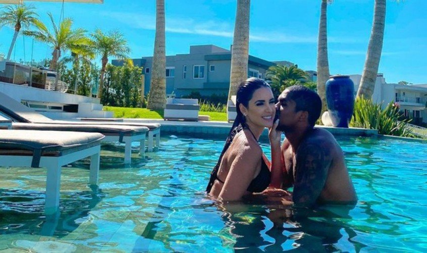 Em cima da hora, Douglas Costa adia casamento com modelo Nathália Felix Em cima da hora, Douglas Costa adia casamento com modelo Nathália Felix