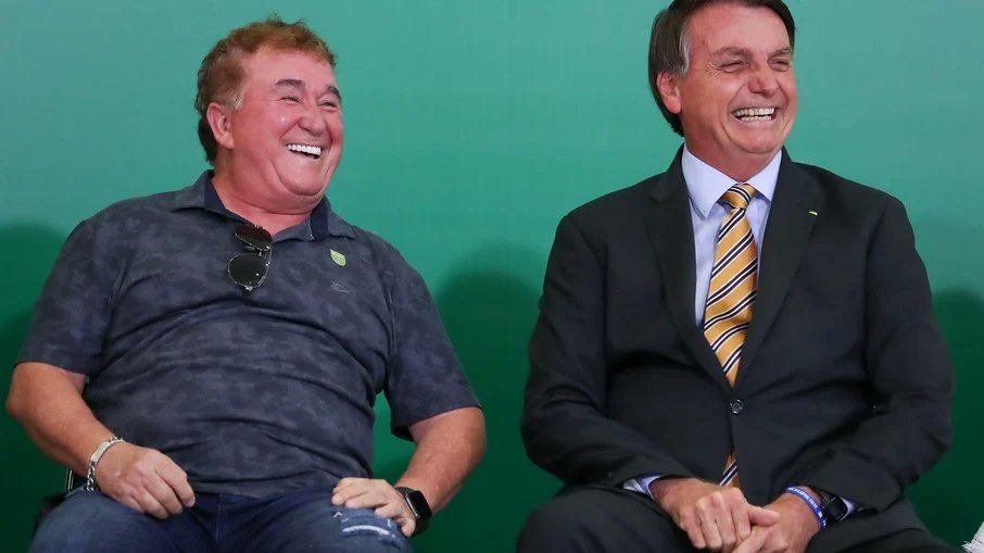 Amado Batista sai em defesa de Bolsonaro e diz que Lula é ladrão Amado Batista sai em defesa de Bolsonaro e diz que Lula é ladrão
