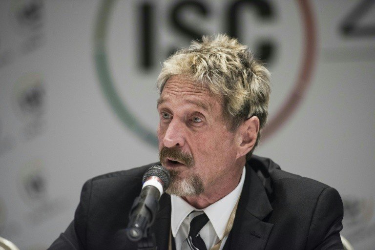 Fundador da McAfee é encontrado morto aparentemente por suicídio em prisão espanhola Fundador da McAfee é encontrado morto aparentemente por suicídio em prisão espanhola