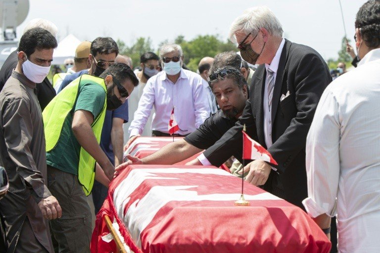 Canadá presta homenagem à família morta em atentado com caminhonete Canadá presta homenagem à família morta em atentado com caminhonete