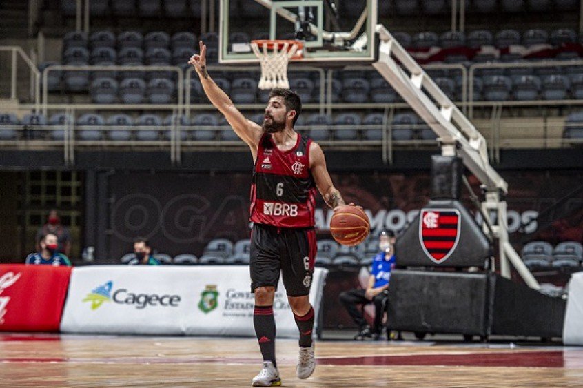 Balbi celebra renovação com o Flamengo: ‘Seguir brigando por todos os títulos possíveis’ Balbi celebra renovação com o Flamengo: ‘Seguir brigando por todos os títulos possíveis’
