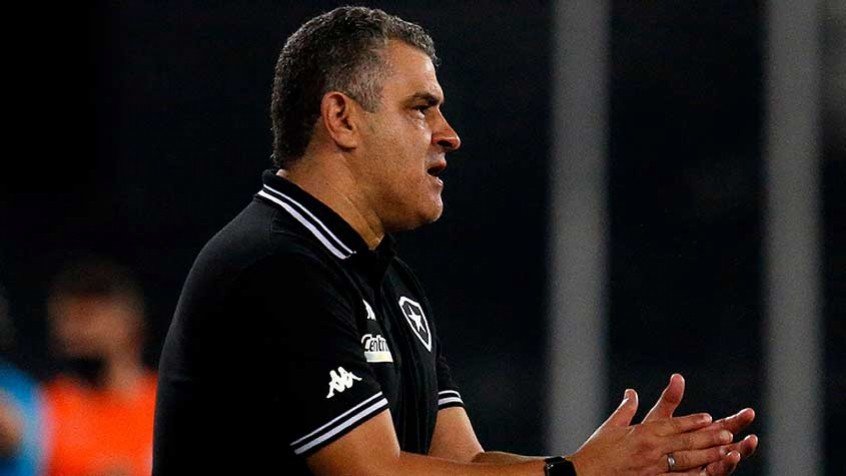Chamusca elogia o Botafogo após vitória sobre o Remo: ‘Vem melhorando a cada jogo’ Chamusca elogia o Botafogo após vitória sobre o Remo: ‘Vem melhorando a cada jogo’
