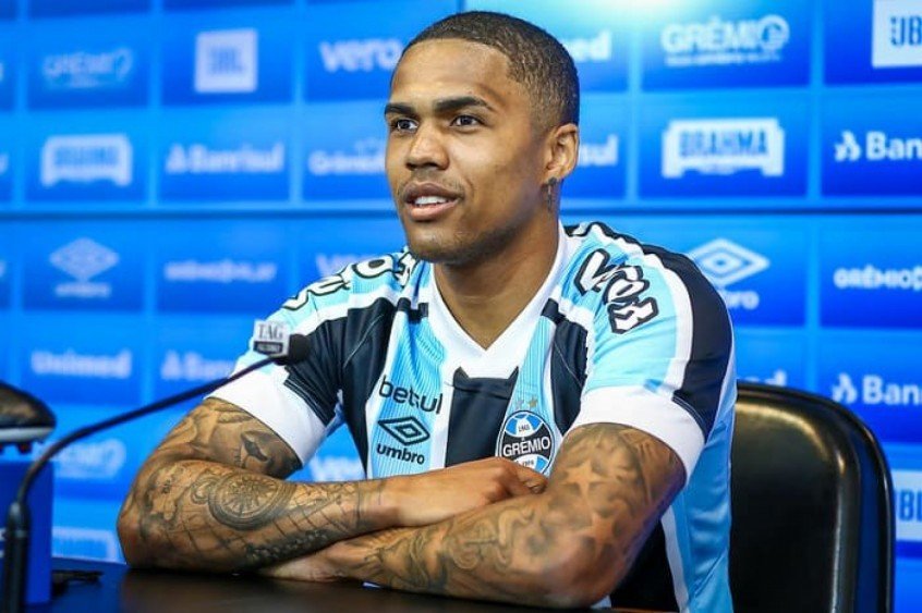 Confira os números de Douglas Costa em sua estreia no Grêmio Confira os números de Douglas Costa em sua estreia no Grêmio