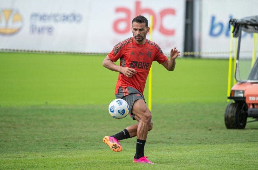 Com bons números, Thiago Maia tem sido preparado até para atuar no ataque, mas precisará de paciência Com bons números, Thiago Maia tem sido preparado até para atuar no ataque, mas precisará de paciência