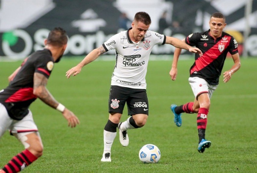 Corinthians não sai do 0 a 0 contra o Atlético-GO e está eliminado da Copa do Brasil Corinthians não sai do 0 a 0 contra o Atlético-GO e está eliminado da Copa do Brasil