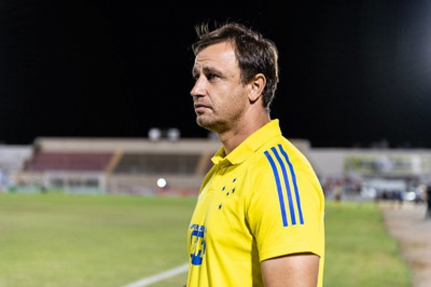 Sem limites! Juazeirense tira sarro do Cruzeiro após queda de Felipe Conseição: ‘Culpa é minha?’ Sem limites! Juazeirense tira sarro do Cruzeiro após queda de Felipe Conseição: ‘Culpa é minha?’