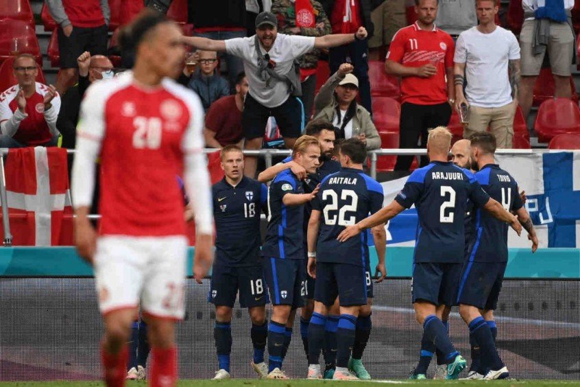 Em jogo marcado por preocupação com Eriksen, Finlândia vence a Dinamarca no Grupo B da Eurocopa Em jogo marcado por preocupação com Eriksen, Finlândia vence a Dinamarca no Grupo B da Eurocopa
