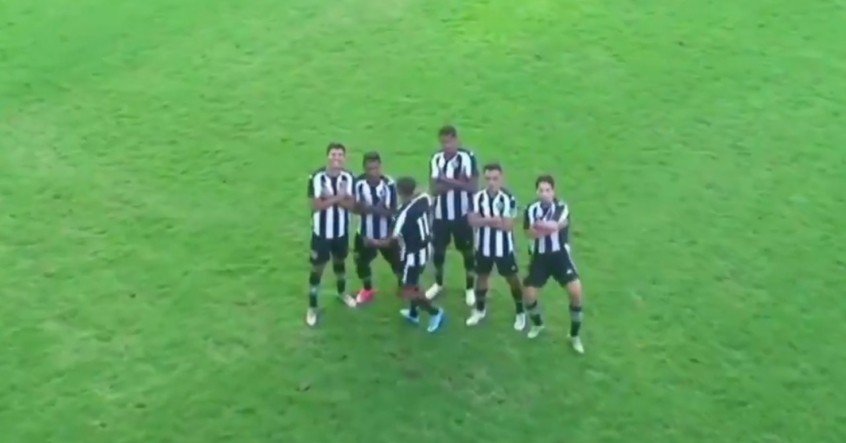 Botafogo bate Atlético-GO e vence a primeira no Brasileirão sub-17 Botafogo bate Atlético-GO e vence a primeira no Brasileirão sub-17