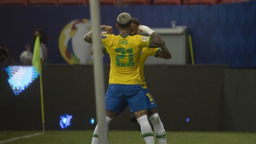 Torcedores do Flamengo perdem a paciência com Tite após Gabigol ser substituído na Copa América Torcedores do Flamengo perdem a paciência com Tite após Gabigol ser substituído na Copa América