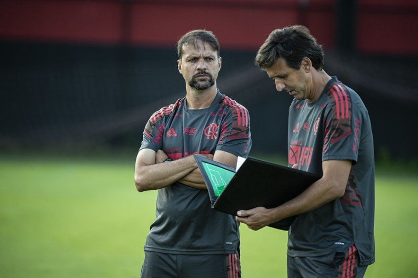 Com Filipe Luís poupado, Flamengo está definido para encarar o Coritiba; veja a escalação Com Filipe Luís poupado, Flamengo está definido para encarar o Coritiba; veja a escalação