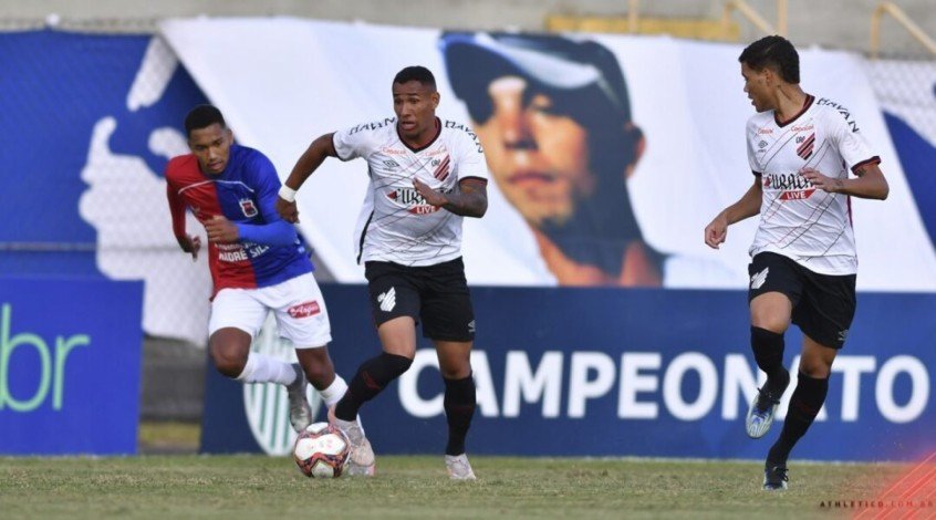 Entre ‘mistão’ e falta de opções, Athletico e Paraná jogam pelas quartas do Paranaense Entre ‘mistão’ e falta de opções, Athletico e Paraná jogam pelas quartas do Paranaense