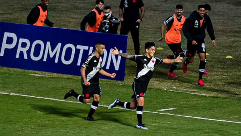 Vasco goleia o CRB e conquista a primeira vitória em São Januário pela Série B do Brasileirão Vasco goleia o CRB e conquista a primeira vitória em São Januário pela Série B do Brasileirão