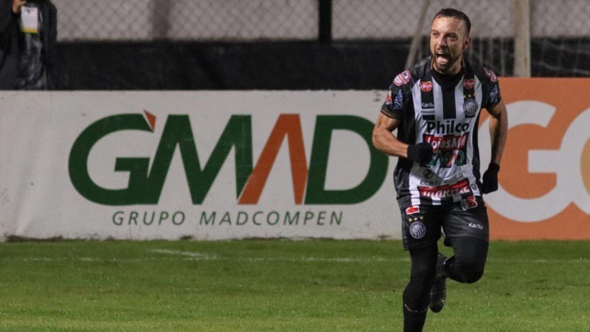 Em nova noite de falhas individuais, Cruzeiro é derrotado pelo Operário-PR e volta ao Z4 da Série B Em nova noite de falhas individuais, Cruzeiro é derrotado pelo Operário-PR e volta ao Z4 da Série B