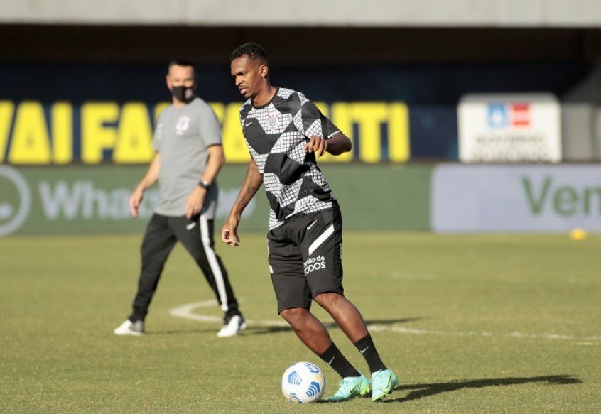 Esposa de Jô vê ‘covardia’ e critica torcedores do Corinthians por polêmica de chuteira: ‘Injustiçado’ Esposa de Jô vê ‘covardia’ e critica torcedores do Corinthians por polêmica de chuteira: ‘Injustiçado’