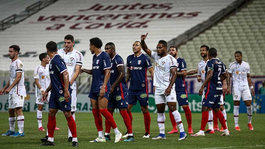 Fortaleza agradece Luccas Claro, do Fluminense, por preocupação com Pikachu após susto Fortaleza agradece Luccas Claro, do Fluminense, por preocupação com Pikachu após susto