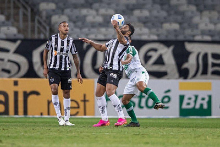 Hulk reclama de excesso de faltas nele e cobra melhora do Atlético-MG Hulk reclama de excesso de faltas nele e cobra melhora do Atlético-MG