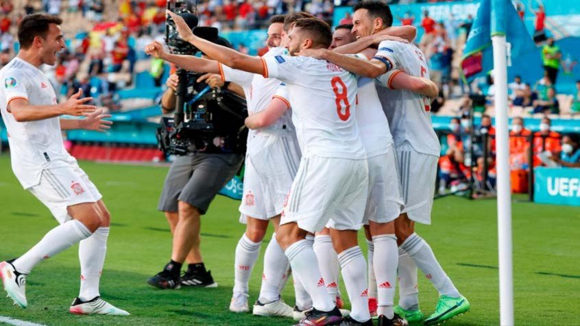 Internautas ‘pegam no pé’ de Morata após perder pênalti e não marcar em goleada espanhola Internautas ‘pegam no pé’ de Morata após perder pênalti e não marcar em goleada espanhola