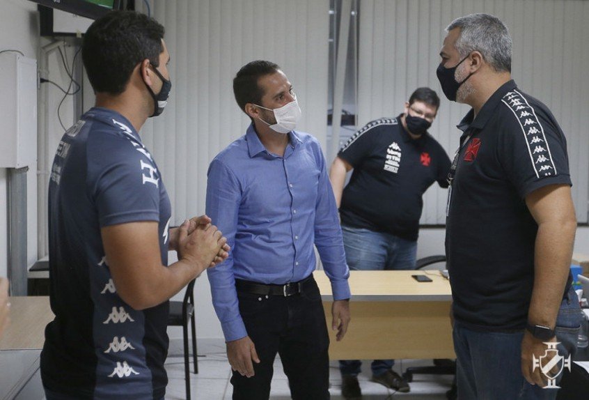 ‘Escolhi o Vasco pelo tamanho do clube, pela história apaixonante’, diz Rodrigo Dias, novo gerente da base ‘Escolhi o Vasco pelo tamanho do clube, pela história apaixonante’, diz Rodrigo Dias, novo gerente da base