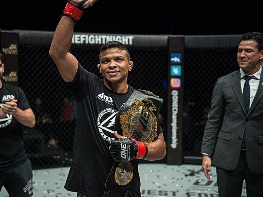 Estrela do ONE, Bibiano Fernandes terá duelo exibido no programa RedeTV! Extreme Fighting dessa sexta-feira (25) Estrela do ONE, Bibiano Fernandes terá duelo exibido no programa RedeTV! Extreme Fighting dessa sexta-feira (25)
