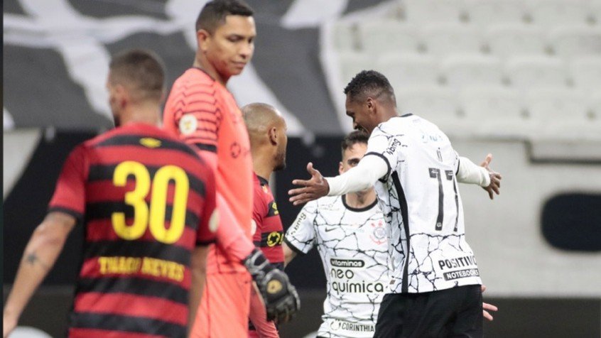 Jô celebra vitória do Corinthians e gol marcado após polêmica: ‘Tenho que responder dentro de campo’ Jô celebra vitória do Corinthians e gol marcado após polêmica: ‘Tenho que responder dentro de campo’